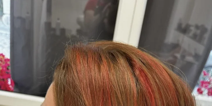 Kadeřnické služby: střih s foukanou nebo ošetřující kúra