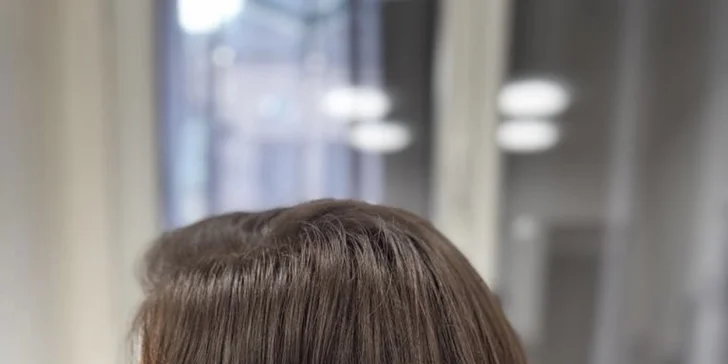 Kadeřnické služby: střih s foukanou nebo ošetřující kúra