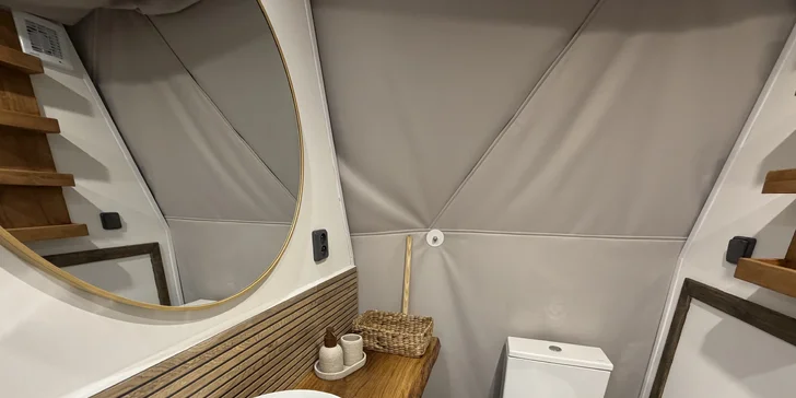 Luxusní glampingová kupole na východě Čech se saunou a vířivkou i snídaní