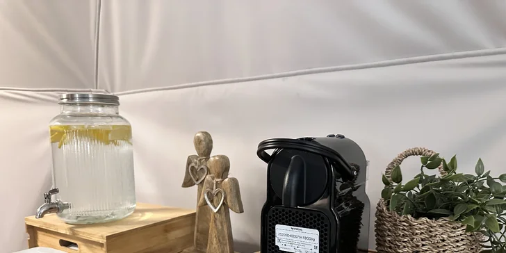 Luxusní glampingová kupole na východě Čech se saunou a vířivkou i snídaní