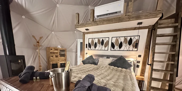 Luxusní glampingová kupole na východě Čech se saunou a vířivkou i snídaní