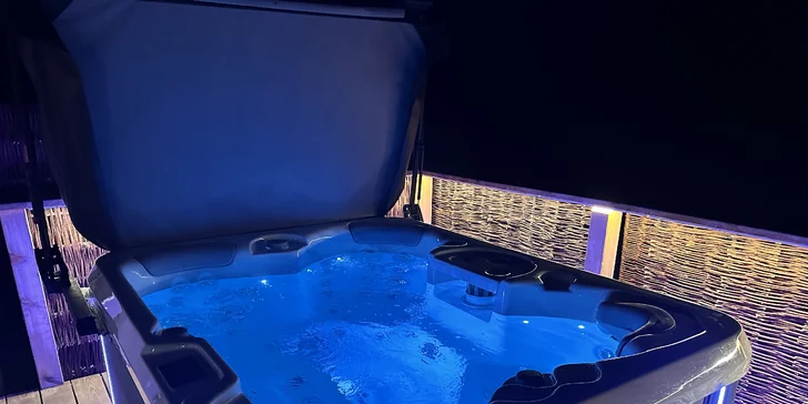 Luxusní glampingová kupole na východě Čech se saunou a vířivkou i snídaní