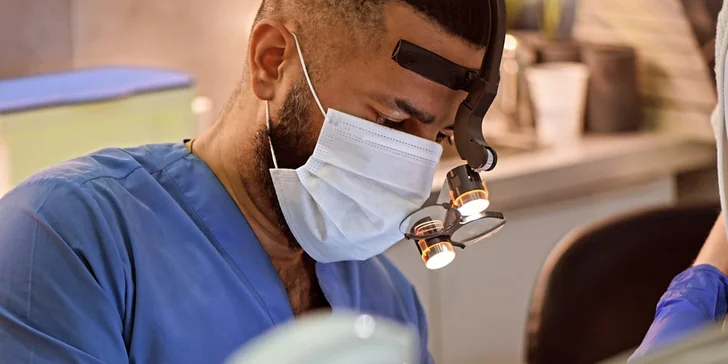 Komplexní dentální hygiena i vč. air-flow a odstranění zubního kamene, 50 minut