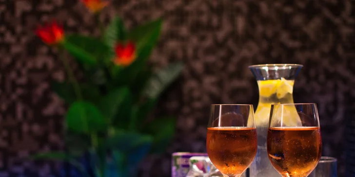 Relaxační koupel podle výběru s nápoji a občerstvením pro 2 osoby