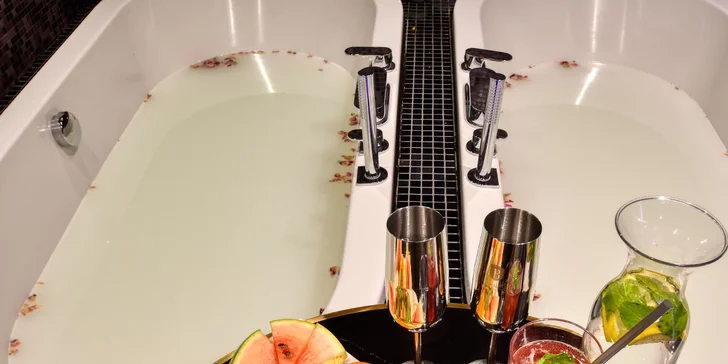 Relaxační koupel podle výběru s nápoji a občerstvením pro 2 osoby