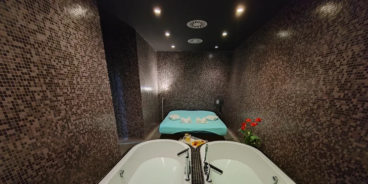 Relaxační koupel podle výběru s nápoji a občerstvením pro 2 osoby