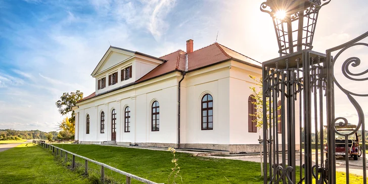 Příjemný pobyt na zámečku nedaleko Valtic a Lednice se snídaní a privátním wellness