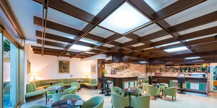 Dubrovník: hotel u pláže, polopenze a výhled na Elafitské ostrovy