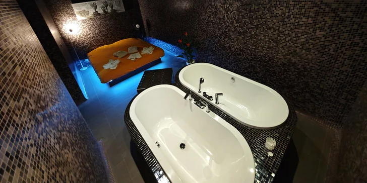 Relaxační koupel podle výběru s nápoji a občerstvením pro 2 osoby