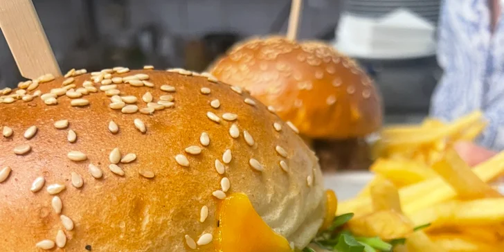 Otevřený voucher do krásné restaurace ve Vršovicích: 1000 až 2000 Kč na jídlo i nápoje