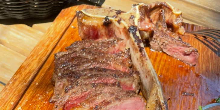 Otevřený voucher do krásné restaurace ve Vršovicích: 1000 až 2000 Kč na jídlo i nápoje