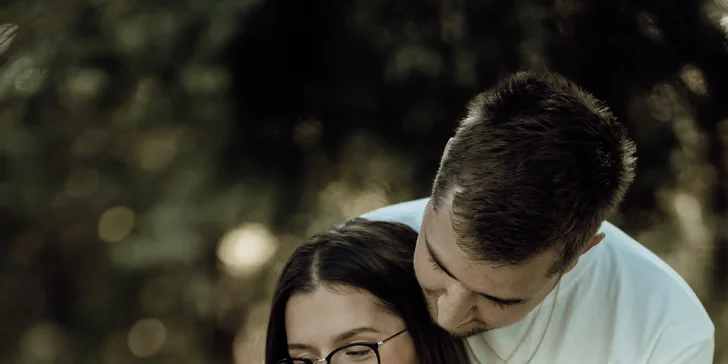 Focení v ateliéru či exteriéru: páry, rodiny či portréty, těhotenské i tematické fotky