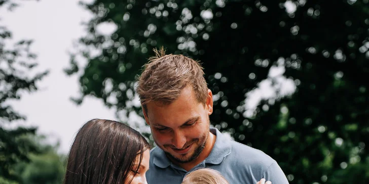 Focení v ateliéru či exteriéru: páry, rodiny či portréty, těhotenské i tematické fotky