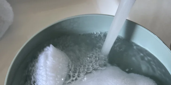 Jemný chemický peeling s AHA kyselinami nebo luxusní Golden Glow Ritual