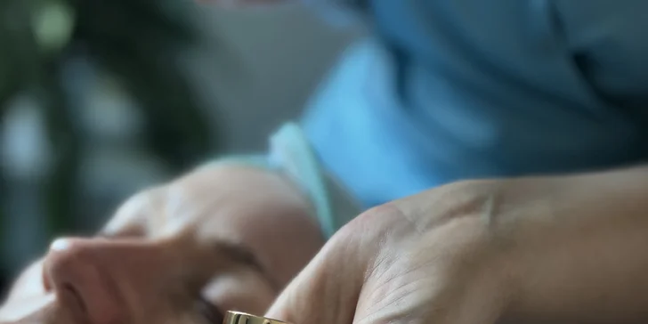 Jemný chemický peeling s AHA kyselinami nebo luxusní Golden Glow Ritual