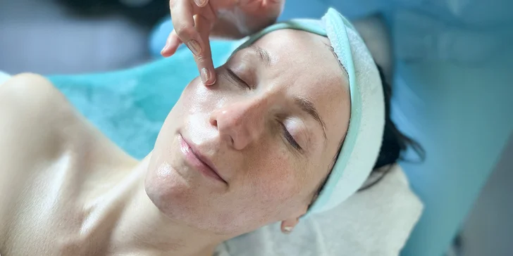 Jemný chemický peeling s AHA kyselinami nebo luxusní Golden Glow Ritual