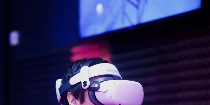 Virtuální realita na špičkovém herním zařízení Meta Quest 2: 55 minut až pro 4 hráče, mnoho různých her