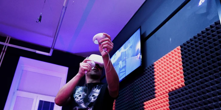 Virtuální realita na špičkovém herním zařízení Meta Quest 2: 55 minut až pro 4 hráče, mnoho různých her