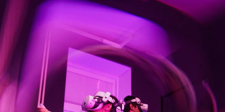 Virtuální realita na špičkovém herním zařízení Meta Quest 2: 55 minut až pro 4 hráče, mnoho různých her