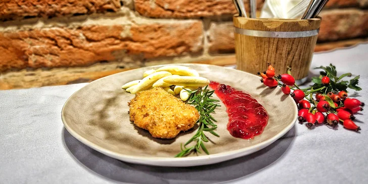 7chodové řízkové menu a valašské speciality pro 2 osoby