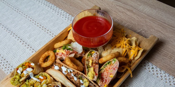 Mexické prkénko pro 2 či 4 osoby: burrito, flautas i churros