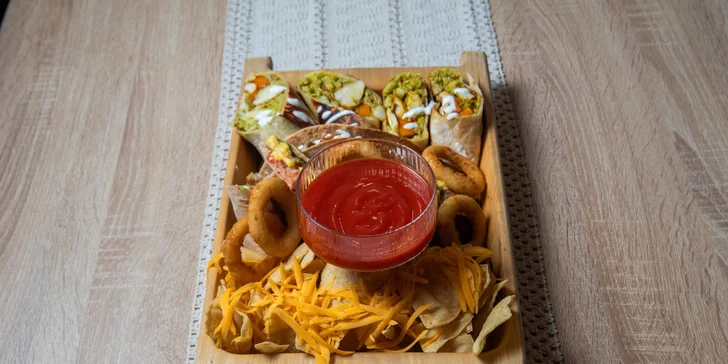 Mexické prkénko pro 2 či 4 osoby: burrito, flautas i churros