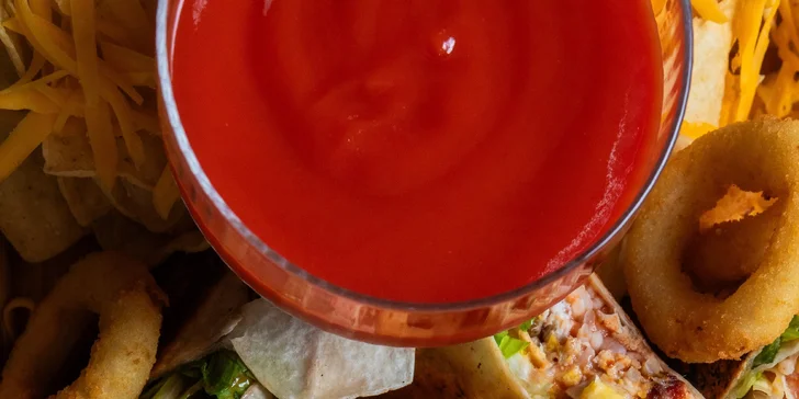 Mexické prkénko pro 2 či 4 osoby: burrito, flautas i churros