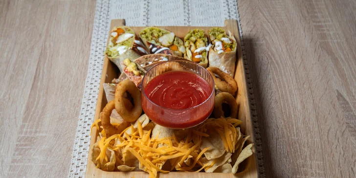 Mexické prkénko pro 2 či 4 osoby: burrito, flautas i churros
