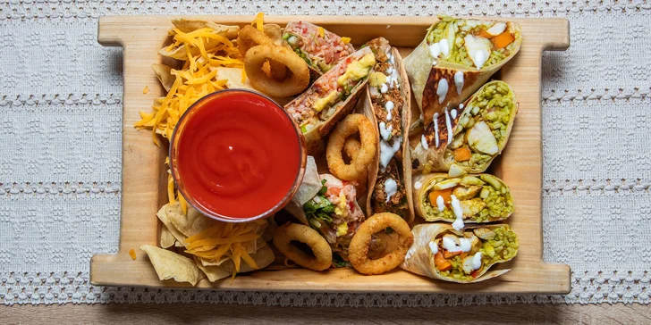 Mexické prkénko pro 2 či 4 osoby: burrito, flautas i churros
