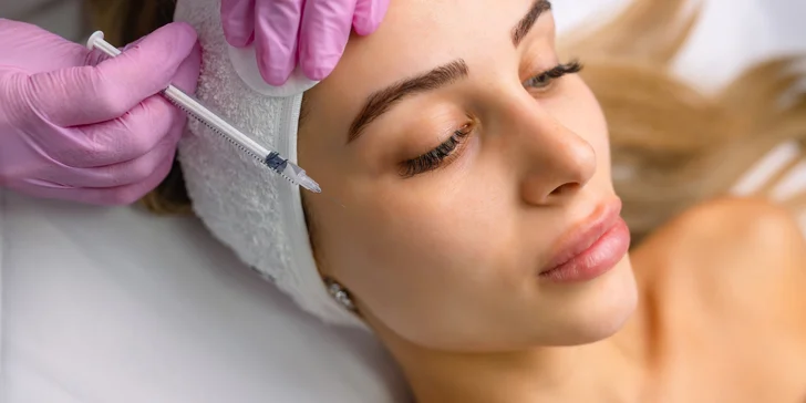 Omlazující výplně: aplikace botulotoxinu, kyseliny hyaluronové a polymlečné kyseliny