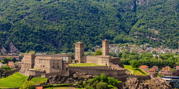 Jednodenní výlet do Švýcarska: města Bellinzona a Lugano s památkami UNESCO, doprava busem