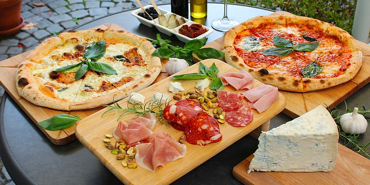Romantická večeře pro dva: předkrm, neapolská pizza a degustační prkénko