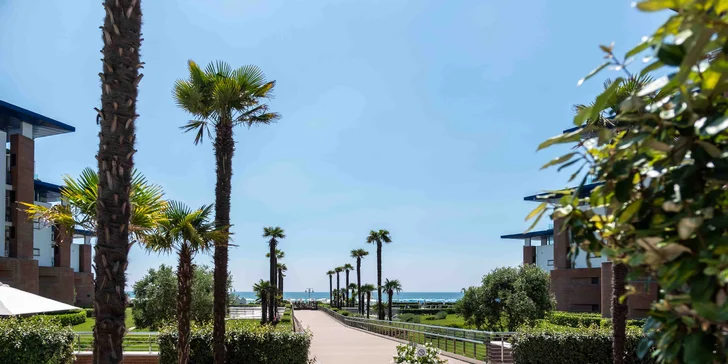 Lido di Jesolo: 5* hotel s vlastní pláží a 70m bazénem, wellness, snídaně i lekce jógy