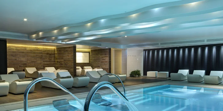 Lido di Jesolo: 5* hotel s vlastní pláží a 70m bazénem, wellness, snídaně i lekce jógy