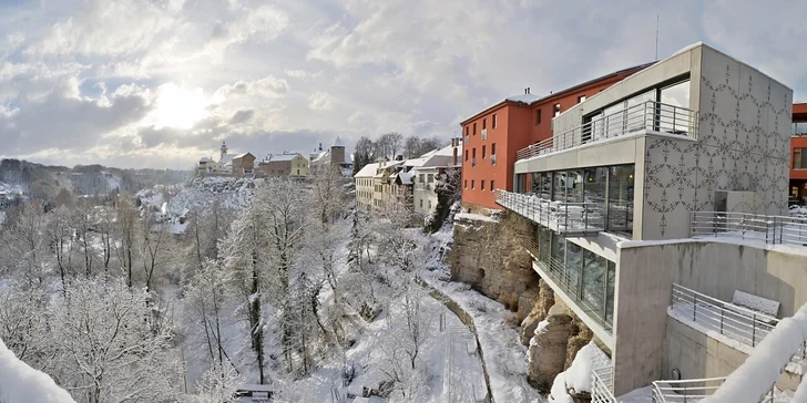 Tříchodové menu s kachním či krůtím prsem a lahví vína pro 2 osoby