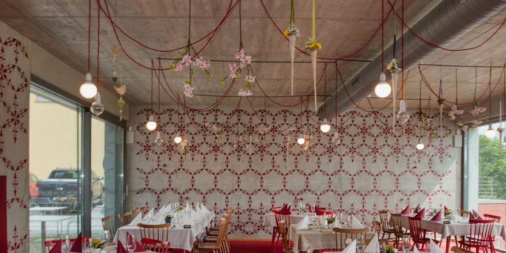 Tříchodové menu s kachním či krůtím prsem a lahví vína pro 2 osoby