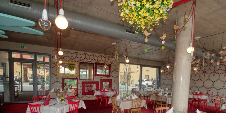 Tříchodové menu s kachním či krůtím prsem a lahví vína pro 2 osoby