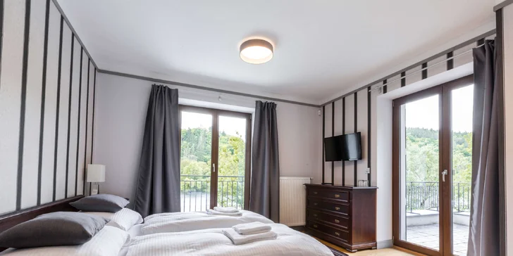 Pobyt na břehu Vltavy: hotelové pokoje se snídaní nebo polopenzí, nebo hausbót na vodě