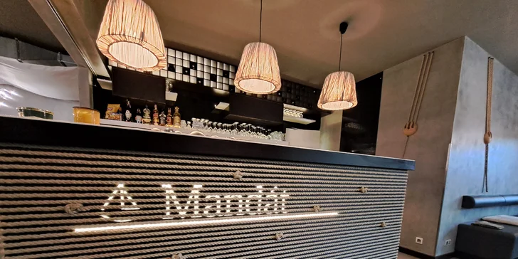 Pobyt na břehu Vltavy: hotelové pokoje se snídaní nebo polopenzí, nebo hausbót na vodě