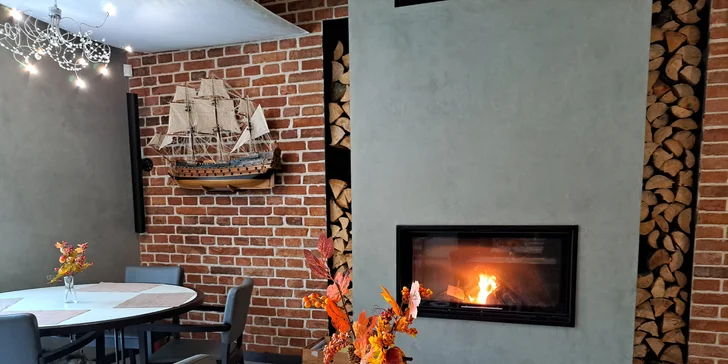 Pobyt na břehu Vltavy: hotelové pokoje se snídaní nebo polopenzí, nebo hausbót na vodě