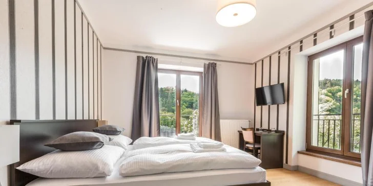 Pobyt na břehu Vltavy: hotelové pokoje se snídaní nebo polopenzí, nebo hausbót na vodě