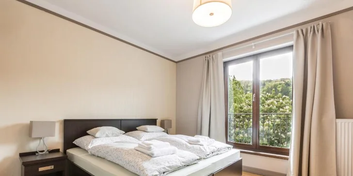 Pobyt na břehu Vltavy: hotelové pokoje se snídaní nebo polopenzí, nebo hausbót na vodě