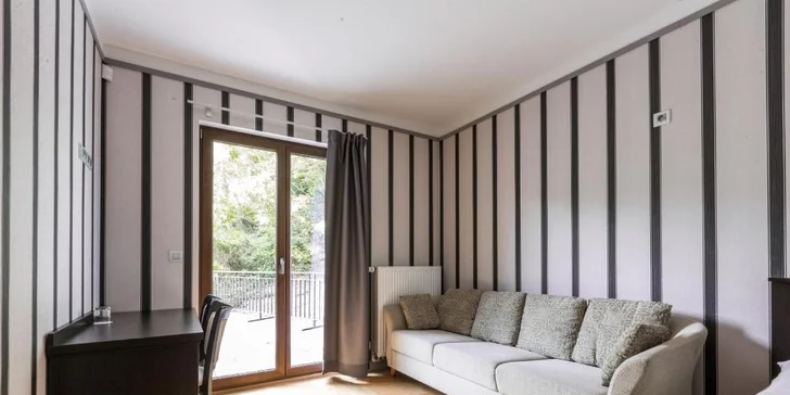 Pobyt na břehu Vltavy: hotelové pokoje se snídaní nebo polopenzí, nebo hausbót na vodě