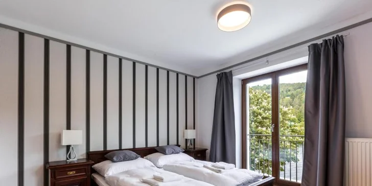 Pobyt na břehu Vltavy: hotelové pokoje se snídaní nebo polopenzí, nebo hausbót na vodě