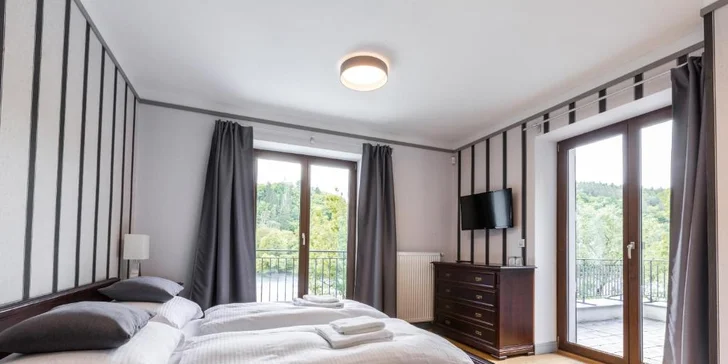 Pobyt na břehu Vltavy: hotelové pokoje se snídaní nebo polopenzí, nebo hausbót na vodě