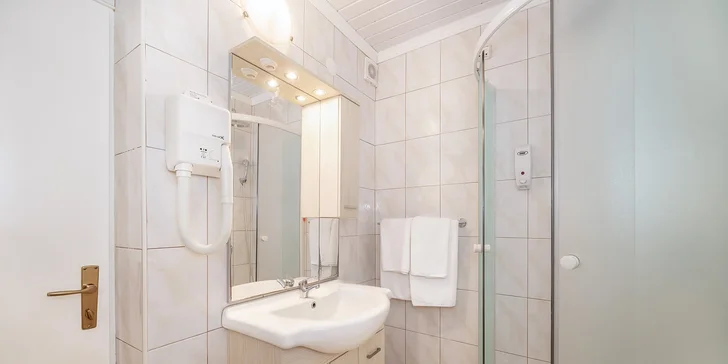 Pohodová dovolená na Krku: 3* hotel u pláže, polopenze, dítě do 11,9 let zdarma