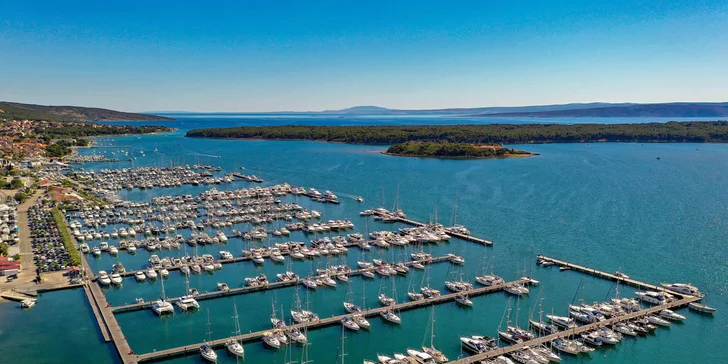 Pohodová dovolená na Krku: 3* hotel u pláže, polopenze, dítě do 11,9 let zdarma