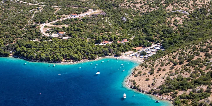 Pohodová dovolená na Krku: 3* hotel u pláže, polopenze, dítě do 11,9 let zdarma