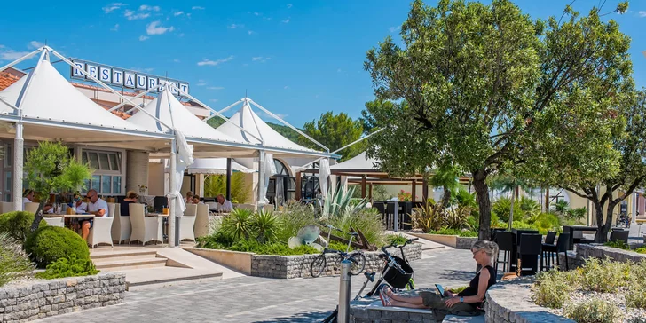 Pohodová dovolená na Krku: 3* hotel u pláže, polopenze, dítě do 11,9 let zdarma