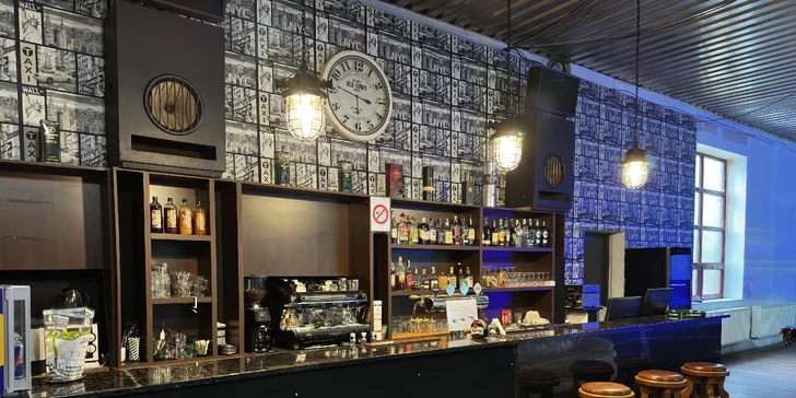 1 nebo 2 hodiny bowlingu pro 2 až 4 osoby i varianta s nápojem v ceně